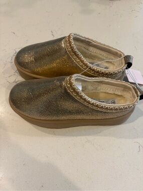 Olivia & Kate Stormy Womens Round Slip-On Shoe New size 9
